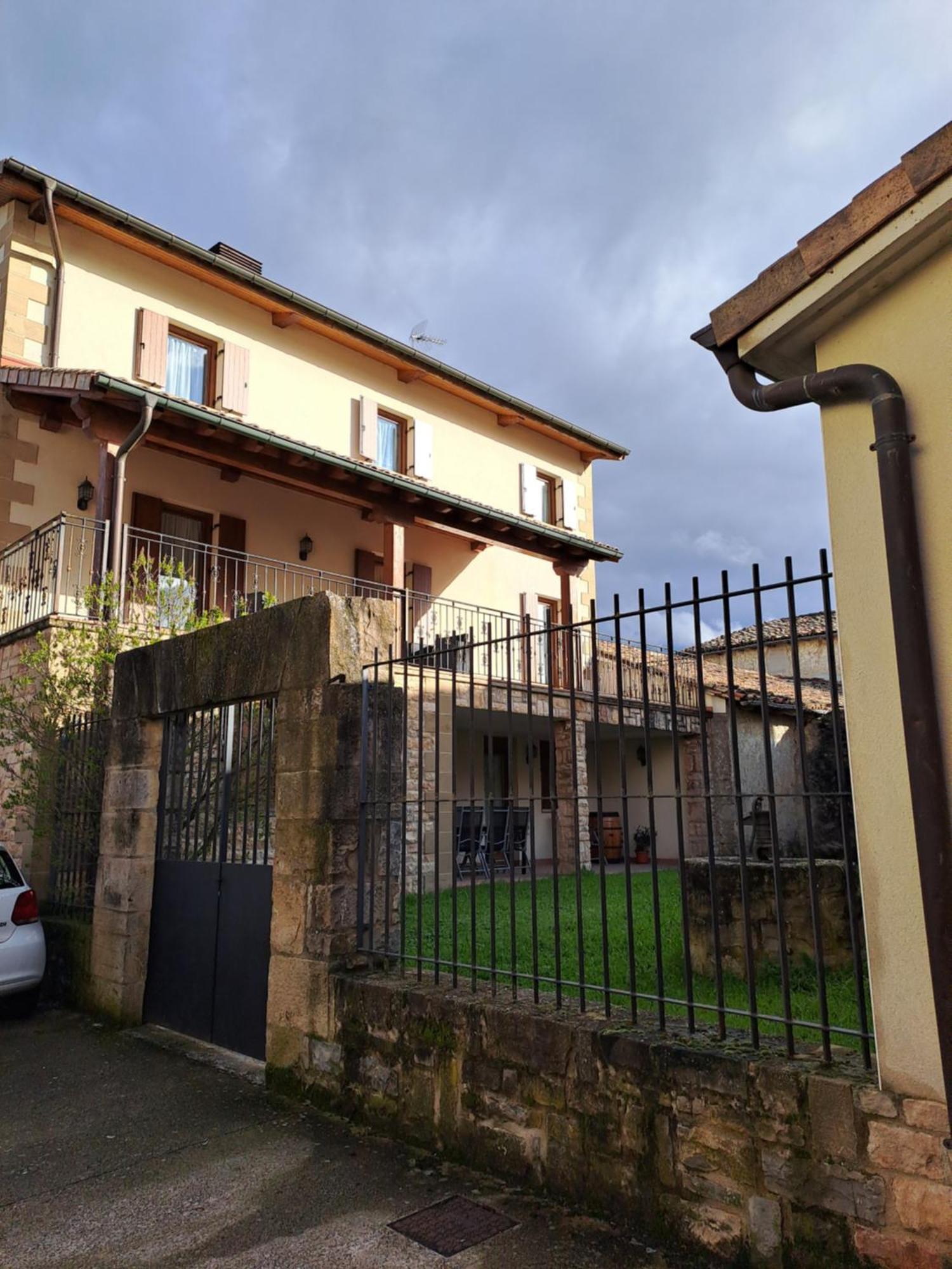 Casa Rural Torreblanca Urroz Exteriör bild